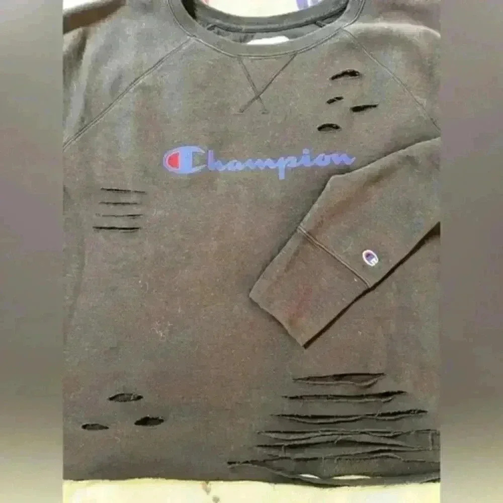 Classic Fleece Super Cropped and Distressed‎ Crew, C Logo Women's Size Large